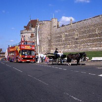 EB-99-07: Carriage & Tourist Bus Outside Windsor Castle